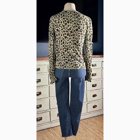 Anthropologie Sibley V-Neck Leopard Elephant Print Ruffled Blouse Top XS - Picture 7 of 8